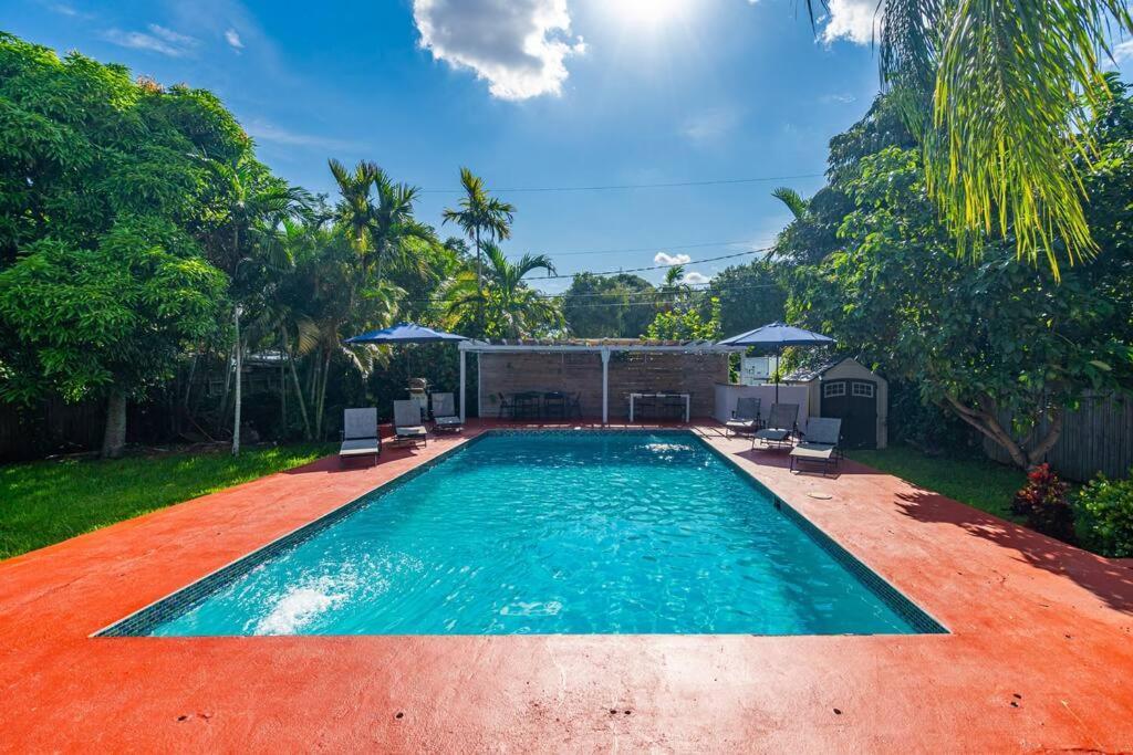 Spacious 3 Bedroom Home With Oversized Pool & Backyard Miami Exterior photo