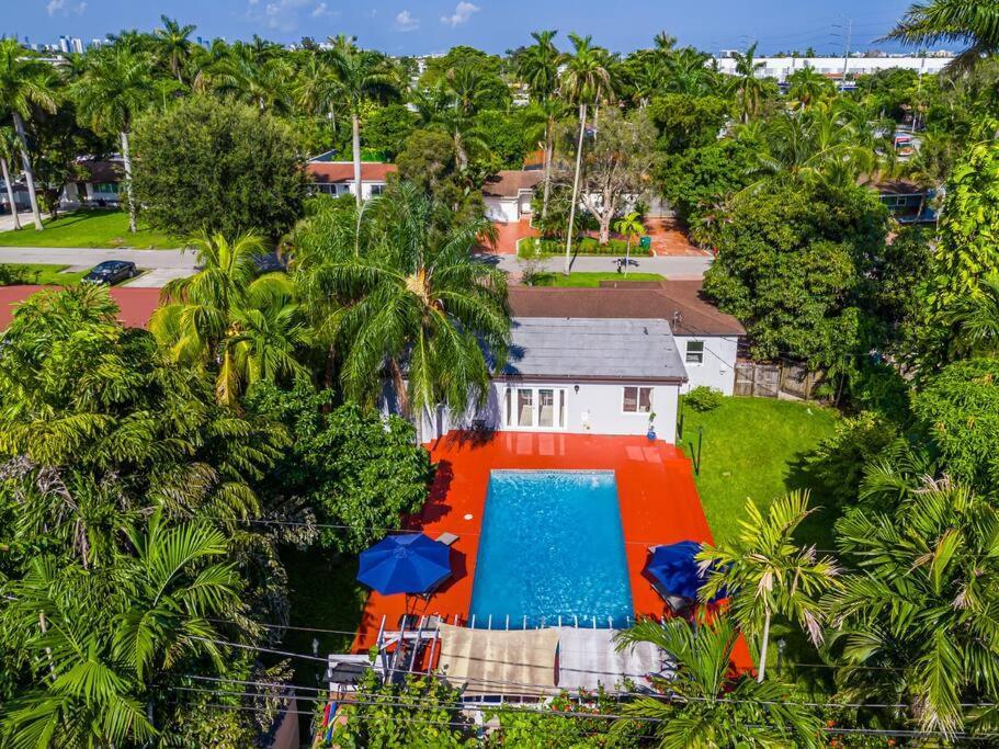 Spacious 3 Bedroom Home With Oversized Pool & Backyard Miami Exterior photo